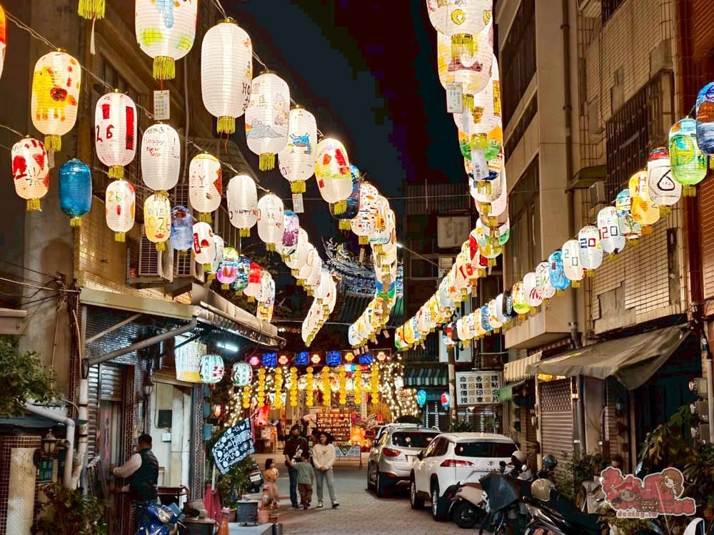 【台南燈會】2026海安燈會:300年老廟前的廟埕燈會,近千盞燈籠真的太美了,敲鐘祈福還能免費喝杏仁茶~ 【台南燈會】2026海安燈會:300年老廟前的廟埕燈會,近千盞燈籠真的太美了,敲鐘祈福還能免費喝杏仁茶~