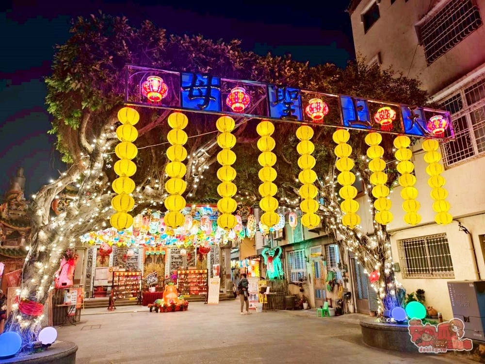 【台南燈會】2026海安燈會:300年老廟前的廟埕燈會,近千盞燈籠真的太美了,敲鐘祈福還能免費喝杏仁茶~ 【台南燈會】2026海安燈會:300年老廟前的廟埕燈會,近千盞燈籠真的太美了,敲鐘祈福還能免費喝杏仁茶~