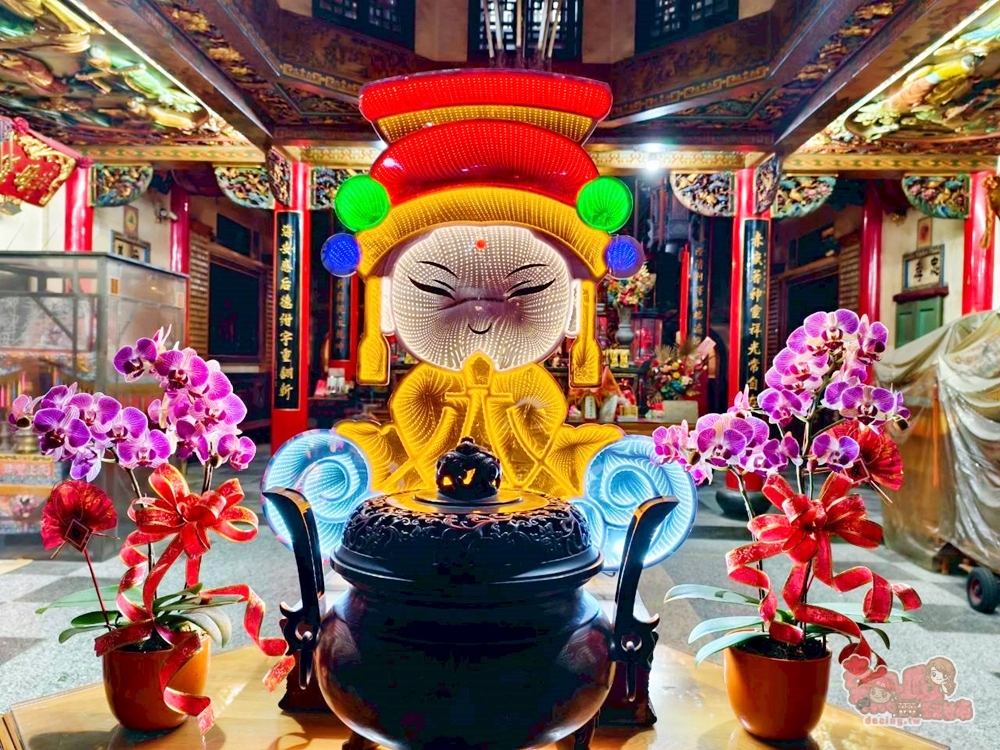 【台南燈會】2026海安燈會:300年老廟前的廟埕燈會,近千盞燈籠真的太美了,敲鐘祈福還能免費喝杏仁茶~ 【台南燈會】2026海安燈會:300年老廟前的廟埕燈會,近千盞燈籠真的太美了,敲鐘祈福還能免費喝杏仁茶~