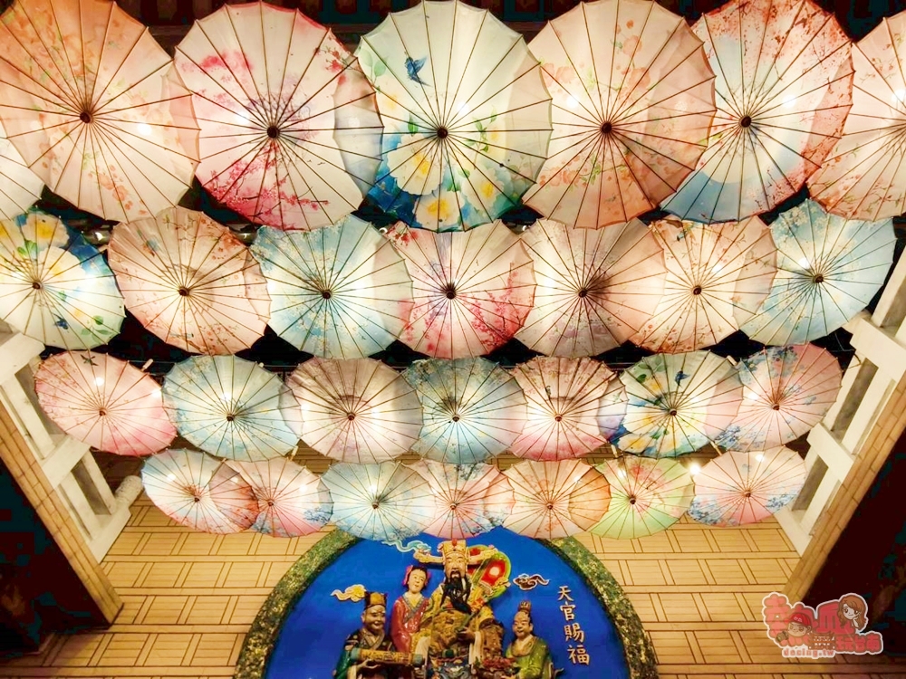 【台南燈會】2026海安燈會:300年老廟前的廟埕燈會,近千盞燈籠真的太美了,敲鐘祈福還能免費喝杏仁茶~ 【台南燈會】2026海安燈會:300年老廟前的廟埕燈會,近千盞燈籠真的太美了,敲鐘祈福還能免費喝杏仁茶~