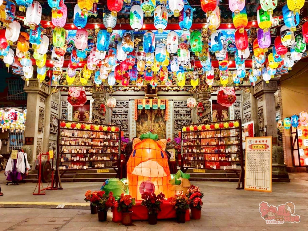 【台南燈會】2026海安燈會:300年老廟前的廟埕燈會,近千盞燈籠真的太美了,敲鐘祈福還能免費喝杏仁茶~ 【台南燈會】2026海安燈會:300年老廟前的廟埕燈會,近千盞燈籠真的太美了,敲鐘祈福還能免費喝杏仁茶~
