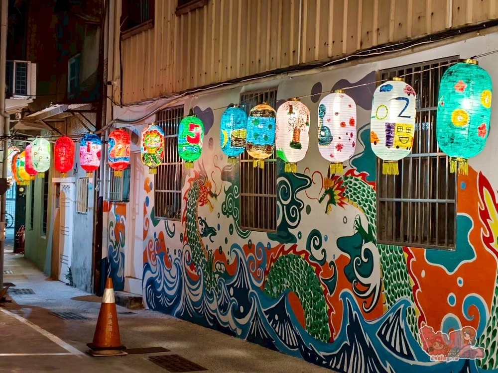 【台南燈會】2026海安燈會:300年老廟前的廟埕燈會,近千盞燈籠真的太美了,敲鐘祈福還能免費喝杏仁茶~ 【台南燈會】2026海安燈會:300年老廟前的廟埕燈會,近千盞燈籠真的太美了,敲鐘祈福還能免費喝杏仁茶~