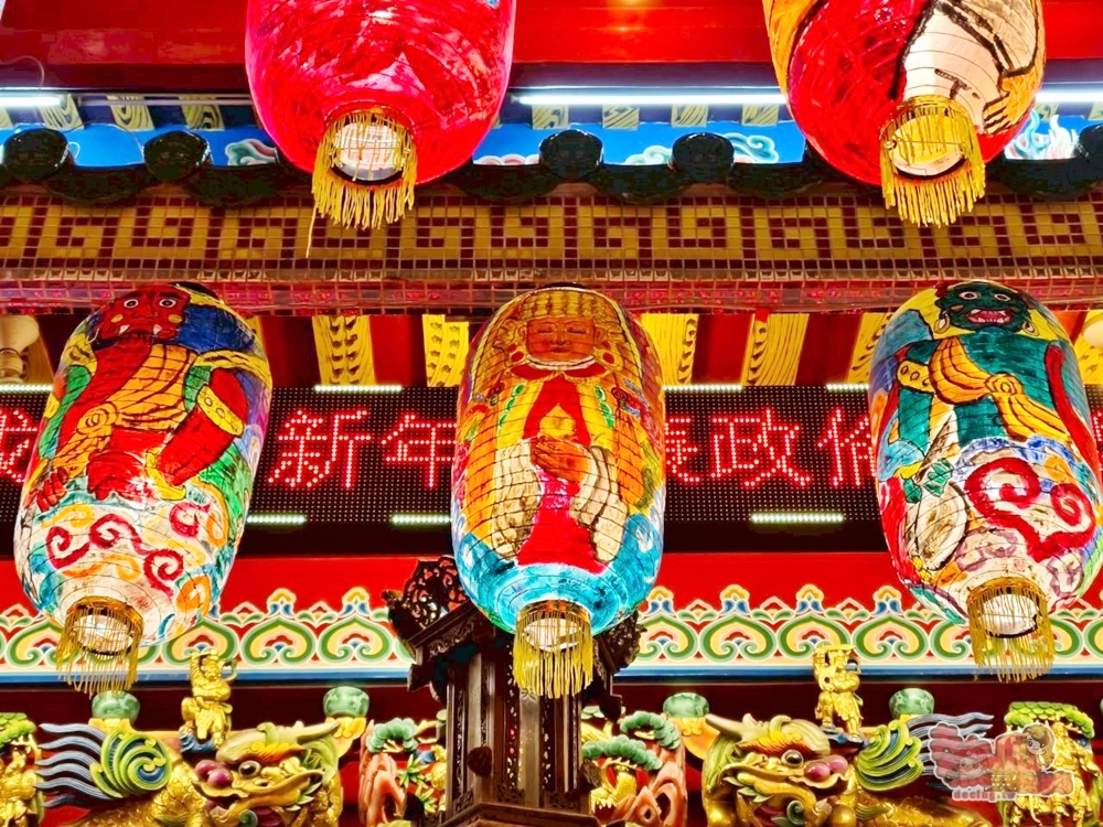 【台南燈會】2026海安燈會:300年老廟前的廟埕燈會,近千盞燈籠真的太美了,敲鐘祈福還能免費喝杏仁茶~ 【台南燈會】2026海安燈會:300年老廟前的廟埕燈會,近千盞燈籠真的太美了,敲鐘祈福還能免費喝杏仁茶~