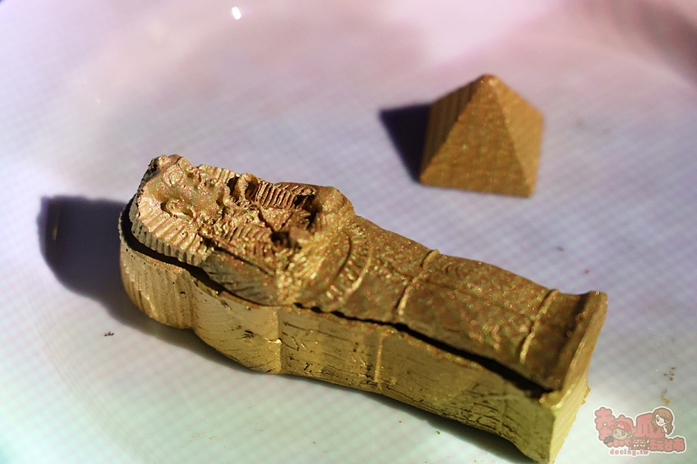 【台南甜點】埃及法老巧克力:埃及法老,金字塔化身巧克力,以金箔打造吸睛造型,氣派感十足啊~ 【台南甜點】埃及法老巧克力:埃及法老,金字塔化身巧克力,以金箔打造吸睛造型,氣派感十足啊~