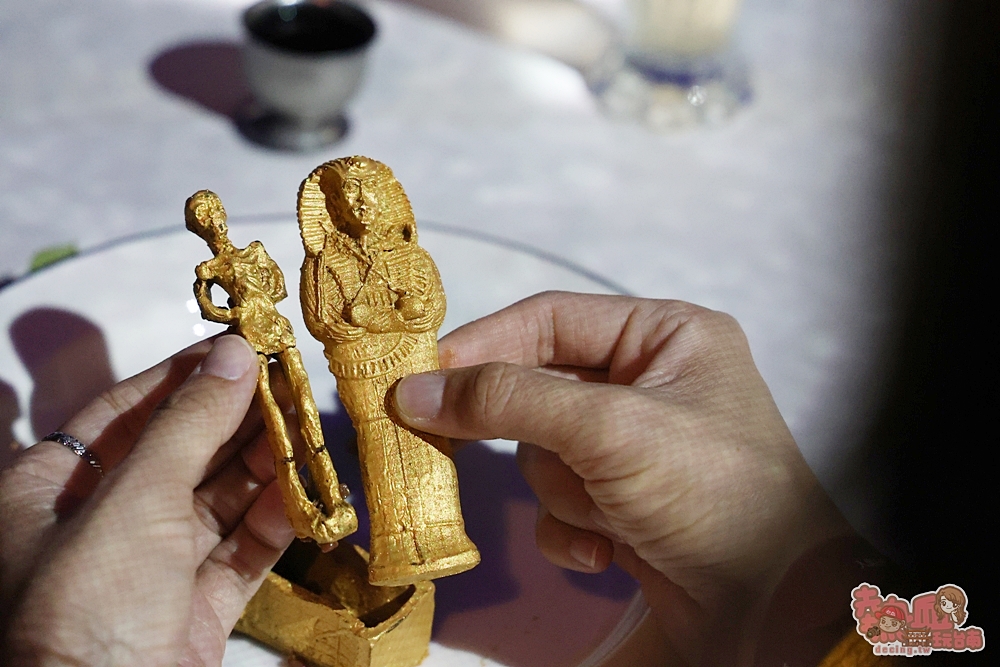 【台南甜點】埃及法老巧克力:埃及法老,金字塔化身巧克力,以金箔打造吸睛造型,氣派感十足啊~ 【台南甜點】埃及法老巧克力:埃及法老,金字塔化身巧克力,以金箔打造吸睛造型,氣派感十足啊~