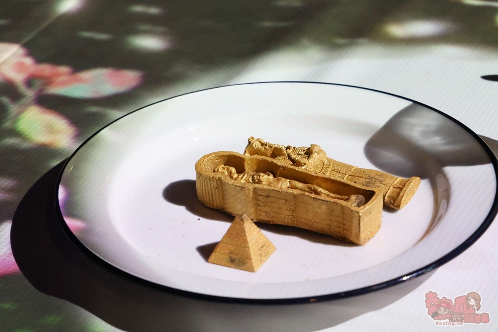 【台南甜點】埃及法老巧克力:埃及法老,金字塔化身巧克力,以金箔打造吸睛造型,氣派感十足啊~ 【台南甜點】埃及法老巧克力:埃及法老,金字塔化身巧克力,以金箔打造吸睛造型,氣派感十足啊~