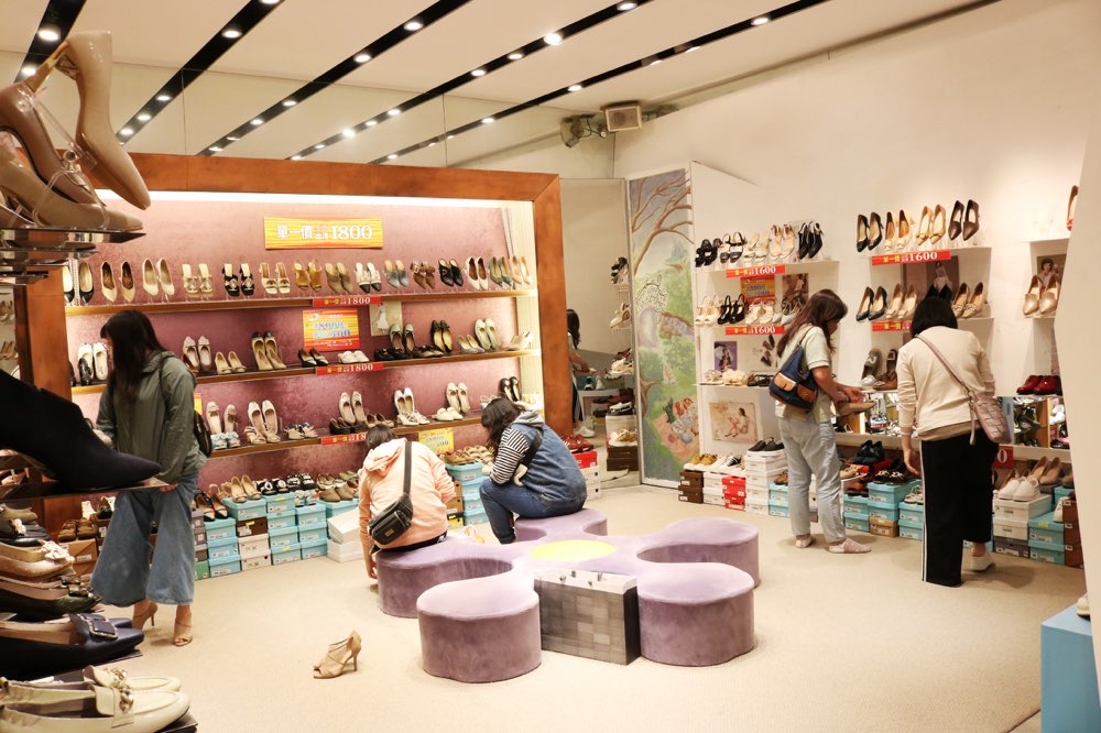 【台南特賣】洒落森林極緻鞋館春季零碼特賣,萬件百貨專櫃女鞋,一站購足穿搭,鞋款最低只要990 【台南特賣】洒落森林極緻鞋館春季零碼特賣,萬件百貨專櫃女鞋,一站購足穿搭,鞋款最低只要990