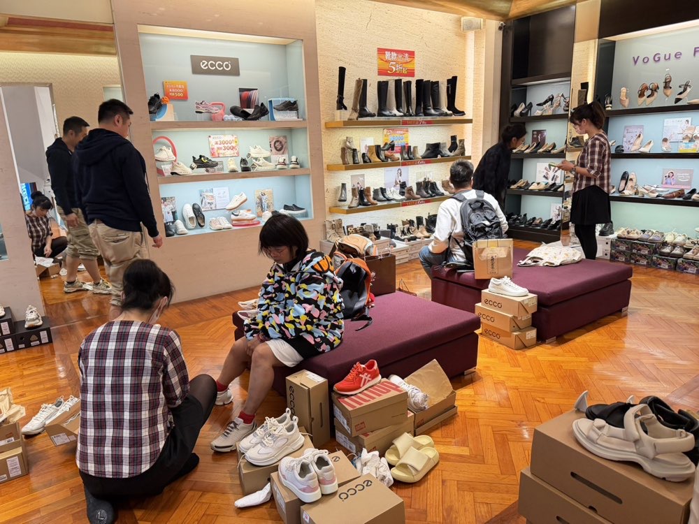 【台南特賣】洒落森林極緻鞋館春季零碼特賣,萬件百貨專櫃女鞋,一站購足穿搭,鞋款最低只要990 【台南特賣】洒落森林極緻鞋館春季零碼特賣,萬件百貨專櫃女鞋,一站購足穿搭,鞋款最低只要990