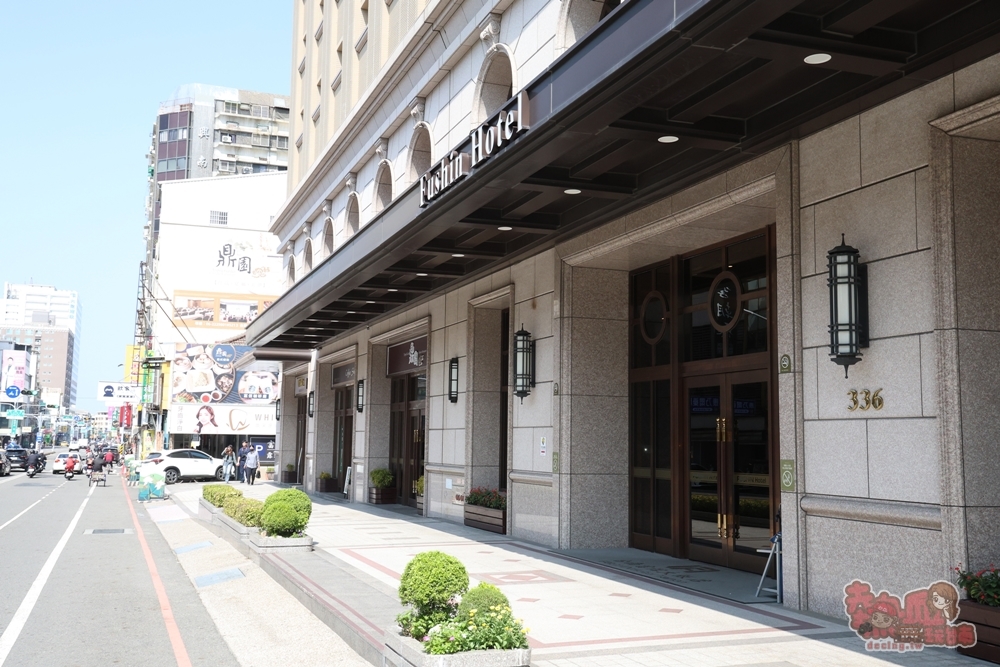 【台南吃到飽】富信大飯店:500元有找,CP值最高早午餐吃到飽,現沖牛肉湯,牛排任你吃,一周只有營業假日兩天~ 【台南吃到飽】富信大飯店:500元有找,CP值最高早午餐吃到飽,現沖牛肉湯,牛排任你吃,一周只有營業假日兩天~