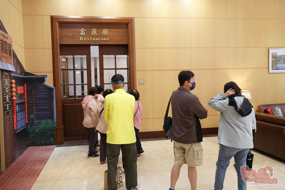 【台南吃到飽】富信大飯店:500元有找,CP值最高早午餐吃到飽,現沖牛肉湯,牛排任你吃,一周只有營業假日兩天~ 【台南吃到飽】富信大飯店:500元有找,CP值最高早午餐吃到飽,現沖牛肉湯,牛排任你吃,一周只有營業假日兩天~