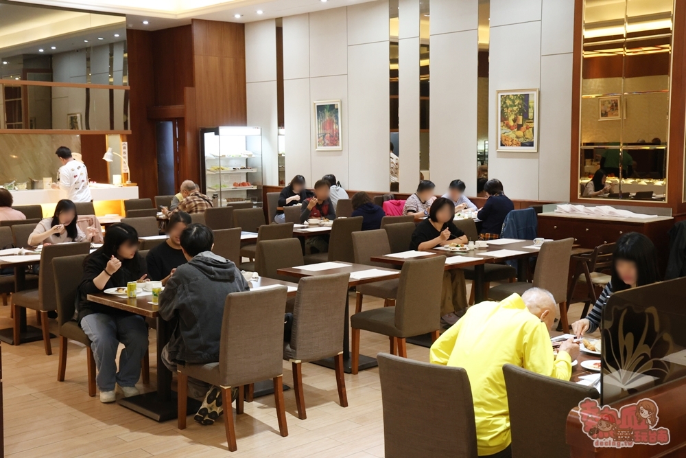 【台南吃到飽】富信大飯店:500元有找,CP值最高早午餐吃到飽,現沖牛肉湯,牛排任你吃,一周只有營業假日兩天~ 【台南吃到飽】富信大飯店:500元有找,CP值最高早午餐吃到飽,現沖牛肉湯,牛排任你吃,一周只有營業假日兩天~