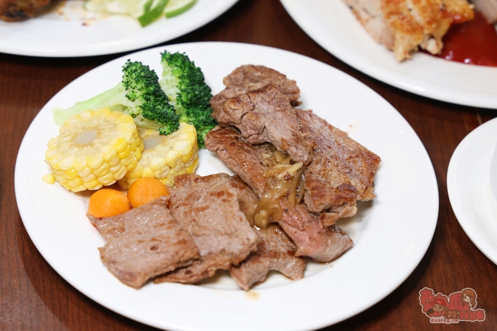 【台南吃到飽】富信大飯店:500元有找,CP值最高早午餐吃到飽,現沖牛肉湯,牛排任你吃,一周只有營業假日兩天~ 【台南吃到飽】富信大飯店:500元有找,CP值最高早午餐吃到飽,現沖牛肉湯,牛排任你吃,一周只有營業假日兩天~