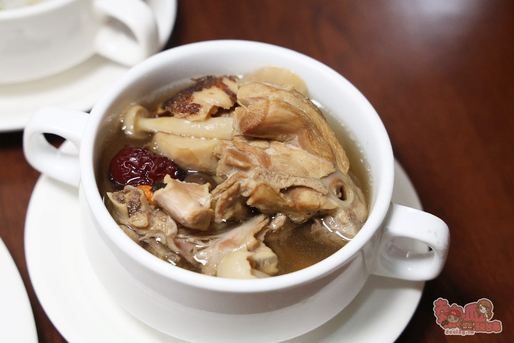 【台南吃到飽】富信大飯店:500元有找,CP值最高早午餐吃到飽,現沖牛肉湯,牛排任你吃,一周只有營業假日兩天~ 【台南吃到飽】富信大飯店:500元有找,CP值最高早午餐吃到飽,現沖牛肉湯,牛排任你吃,一周只有營業假日兩天~