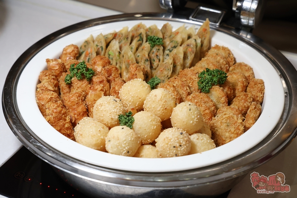 【台南吃到飽】富信大飯店:500元有找,CP值最高早午餐吃到飽,現沖牛肉湯,牛排任你吃,一周只有營業假日兩天~ 【台南吃到飽】富信大飯店:500元有找,CP值最高早午餐吃到飽,現沖牛肉湯,牛排任你吃,一周只有營業假日兩天~