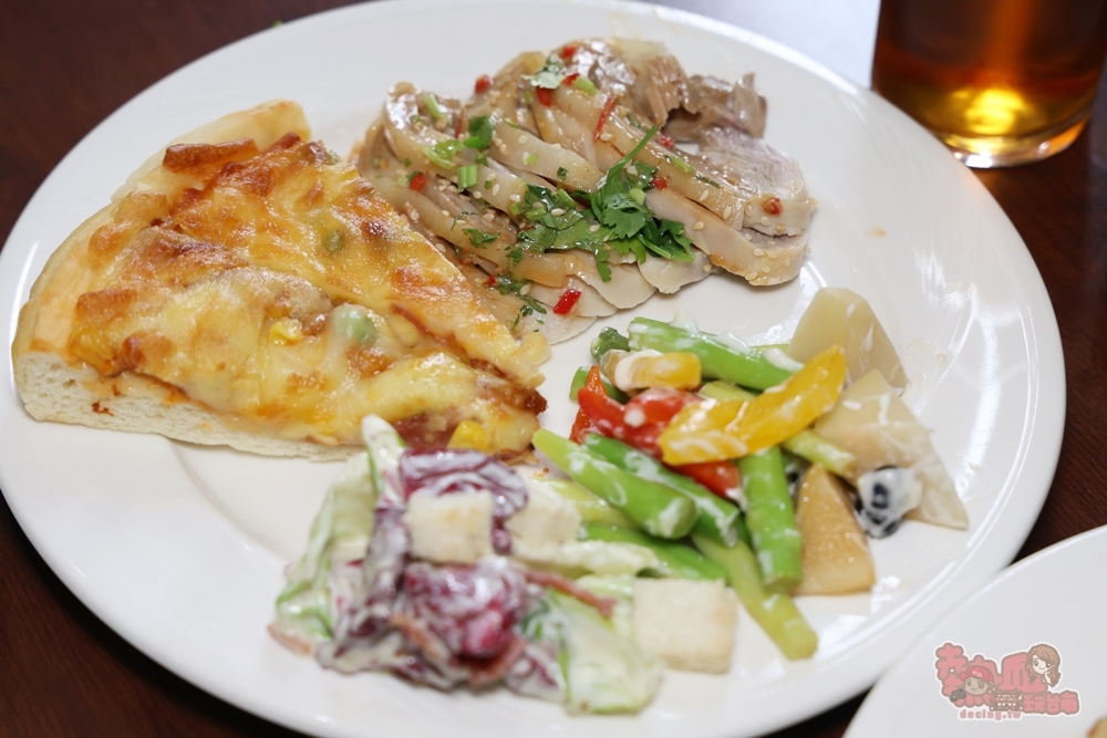 【台南吃到飽】富信大飯店:500元有找,CP值最高早午餐吃到飽,現沖牛肉湯,牛排任你吃,一周只有營業假日兩天~ 【台南吃到飽】富信大飯店:500元有找,CP值最高早午餐吃到飽,現沖牛肉湯,牛排任你吃,一周只有營業假日兩天~