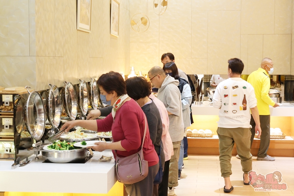 【台南吃到飽】富信大飯店:500元有找,CP值最高早午餐吃到飽,現沖牛肉湯,牛排任你吃,一周只有營業假日兩天~ 【台南吃到飽】富信大飯店:500元有找,CP值最高早午餐吃到飽,現沖牛肉湯,牛排任你吃,一周只有營業假日兩天~