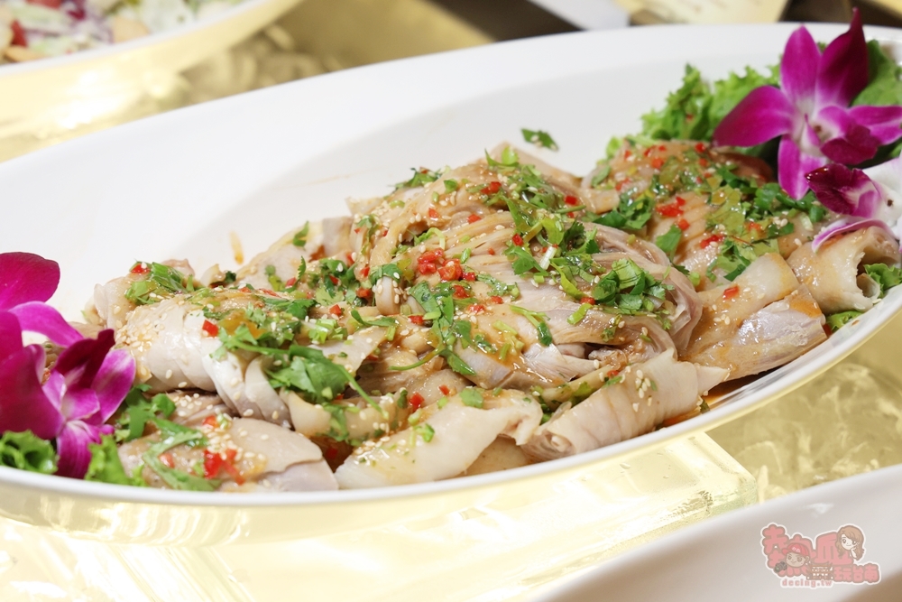 【台南吃到飽】富信大飯店:500元有找,CP值最高早午餐吃到飽,現沖牛肉湯,牛排任你吃,一周只有營業假日兩天~ 【台南吃到飽】富信大飯店:500元有找,CP值最高早午餐吃到飽,現沖牛肉湯,牛排任你吃,一周只有營業假日兩天~