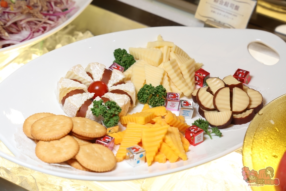 【台南吃到飽】富信大飯店:500元有找,CP值最高早午餐吃到飽,現沖牛肉湯,牛排任你吃,一周只有營業假日兩天~ 【台南吃到飽】富信大飯店:500元有找,CP值最高早午餐吃到飽,現沖牛肉湯,牛排任你吃,一周只有營業假日兩天~