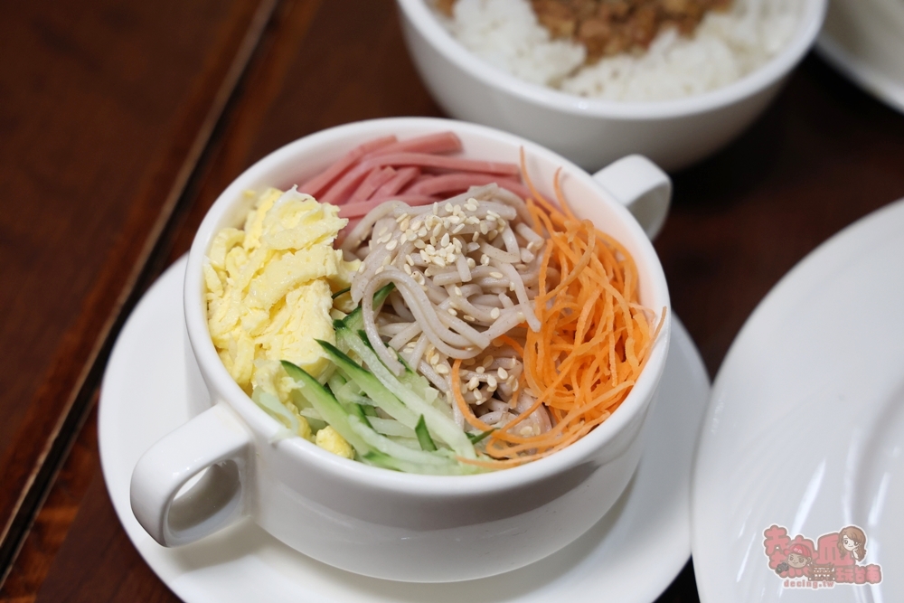 【台南吃到飽】富信大飯店:500元有找,CP值最高早午餐吃到飽,現沖牛肉湯,牛排任你吃,一周只有營業假日兩天~ 【台南吃到飽】富信大飯店:500元有找,CP值最高早午餐吃到飽,現沖牛肉湯,牛排任你吃,一周只有營業假日兩天~