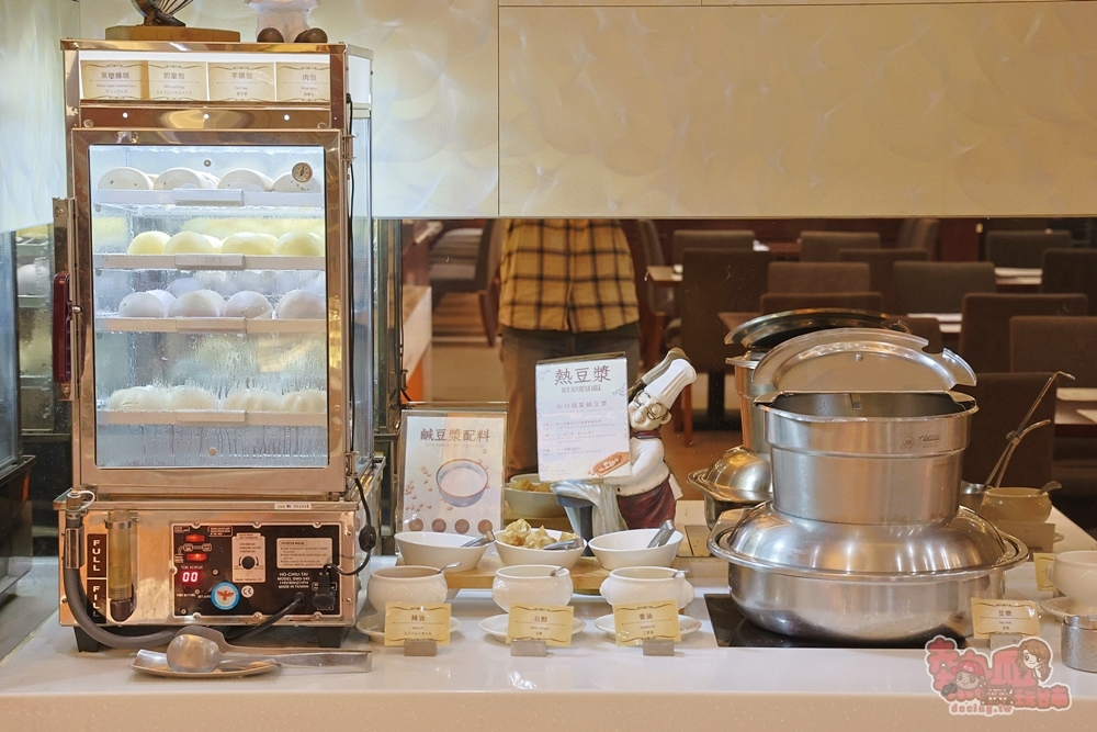 【台南吃到飽】富信大飯店:500元有找,CP值最高早午餐吃到飽,現沖牛肉湯,牛排任你吃,一周只有營業假日兩天~ 【台南吃到飽】富信大飯店:500元有找,CP值最高早午餐吃到飽,現沖牛肉湯,牛排任你吃,一周只有營業假日兩天~