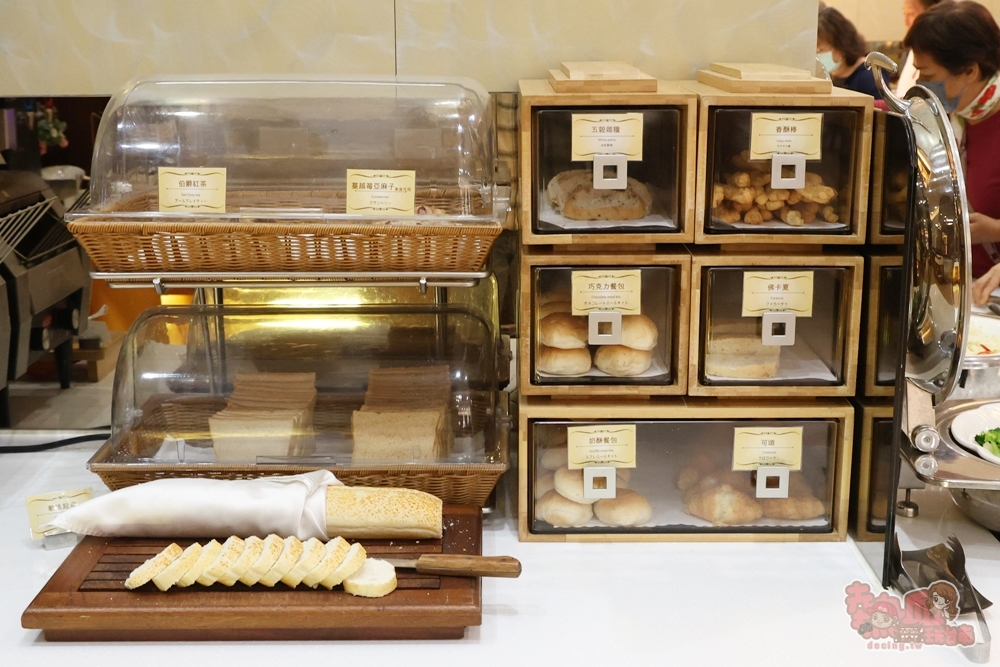 【台南吃到飽】富信大飯店:500元有找,CP值最高早午餐吃到飽,現沖牛肉湯,牛排任你吃,一周只有營業假日兩天~ 【台南吃到飽】富信大飯店:500元有找,CP值最高早午餐吃到飽,現沖牛肉湯,牛排任你吃,一周只有營業假日兩天~