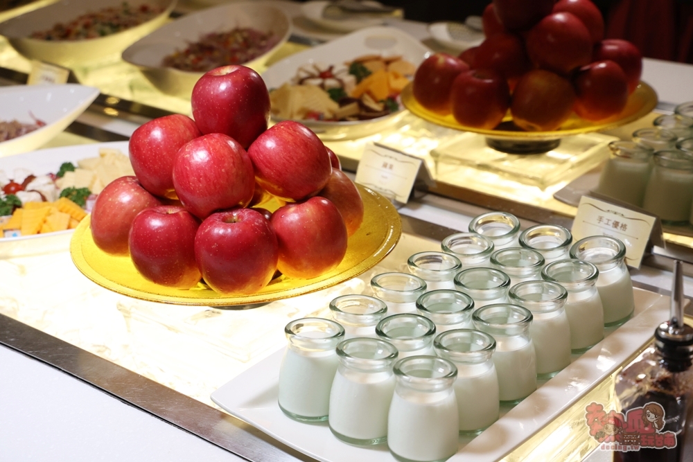 【台南吃到飽】富信大飯店:500元有找,CP值最高早午餐吃到飽,現沖牛肉湯,牛排任你吃,一周只有營業假日兩天~ 【台南吃到飽】富信大飯店:500元有找,CP值最高早午餐吃到飽,現沖牛肉湯,牛排任你吃,一周只有營業假日兩天~