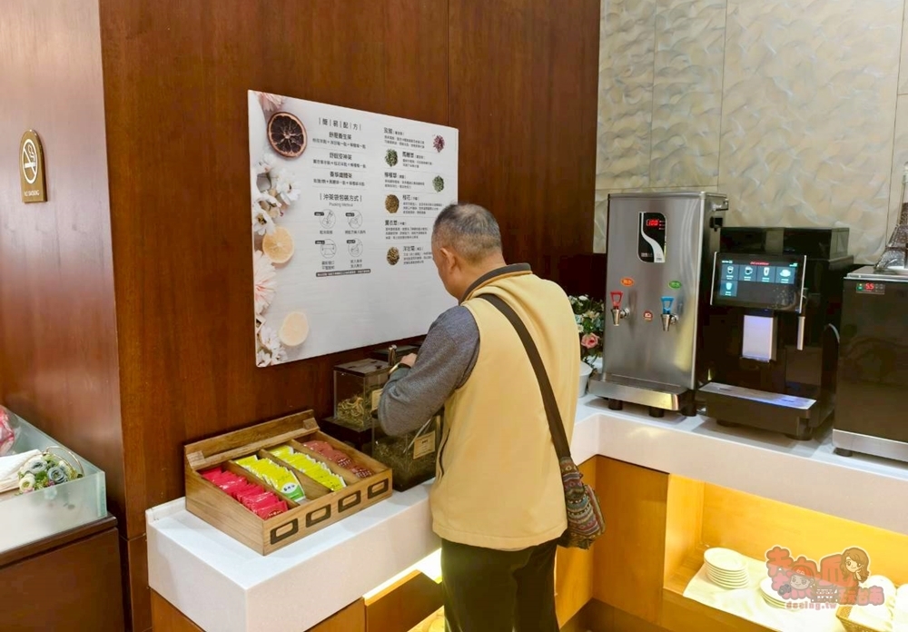 【台南吃到飽】富信大飯店:500元有找,CP值最高早午餐吃到飽,現沖牛肉湯,牛排任你吃,一周只有營業假日兩天~ 【台南吃到飽】富信大飯店:500元有找,CP值最高早午餐吃到飽,現沖牛肉湯,牛排任你吃,一周只有營業假日兩天~