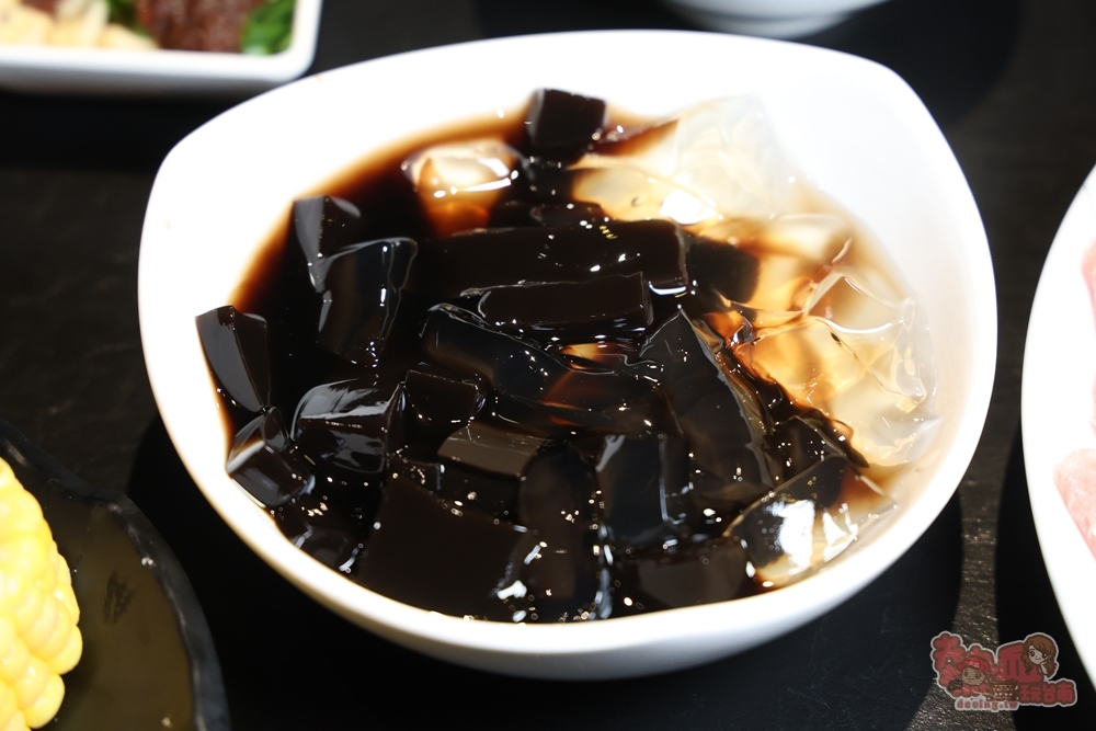 【台南美食】十色鍋物:台南東區超高CP值火鍋, 一人只要249元起,自助吧飲料甜點冰品通通吃到飽~ 【台南美食】十色鍋物:台南東區超高CP值火鍋, 一人只要249元起,自助吧飲料甜點冰品通通吃到飽~