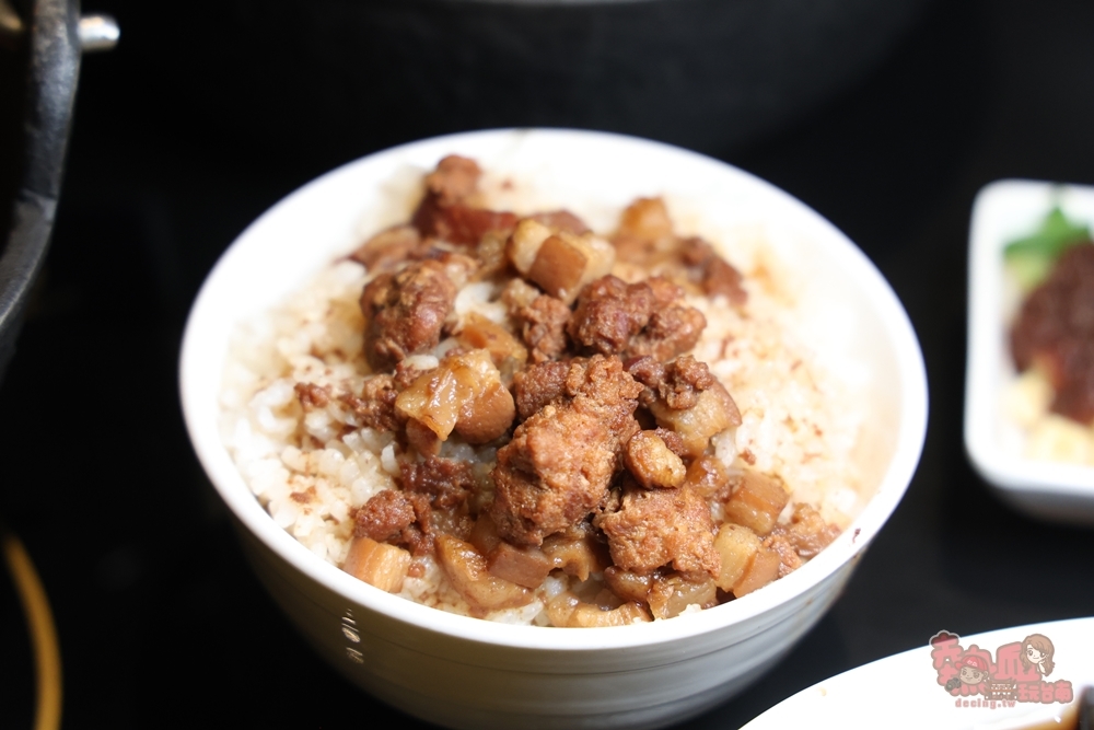 【台南美食】十色鍋物:台南東區超高CP值火鍋, 一人只要249元起,自助吧飲料甜點冰品通通吃到飽~ 【台南美食】十色鍋物:台南東區超高CP值火鍋, 一人只要249元起,自助吧飲料甜點冰品通通吃到飽~