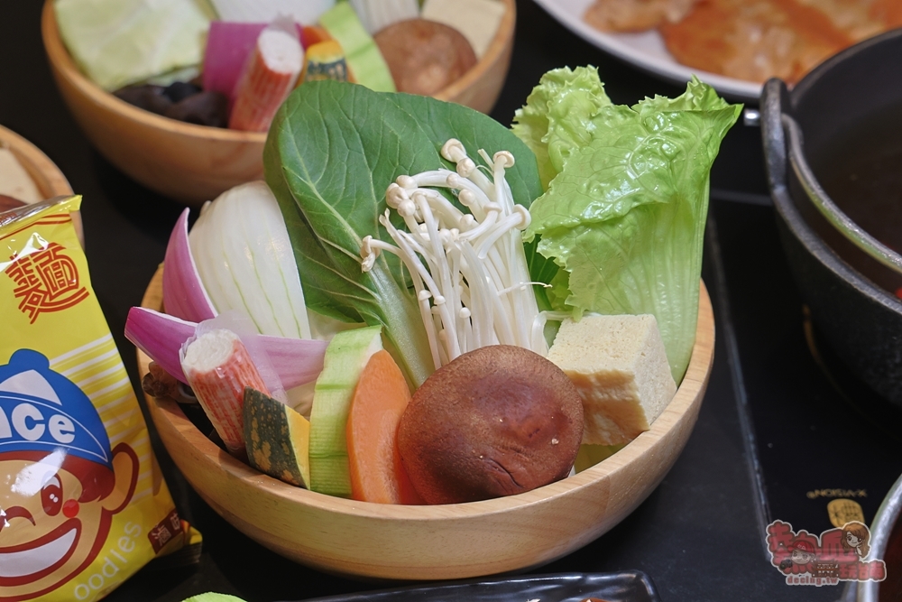 【台南美食】十色鍋物:台南東區超高CP值火鍋, 一人只要249元起,自助吧飲料甜點冰品通通吃到飽~ 【台南美食】十色鍋物:台南東區超高CP值火鍋, 一人只要249元起,自助吧飲料甜點冰品通通吃到飽~