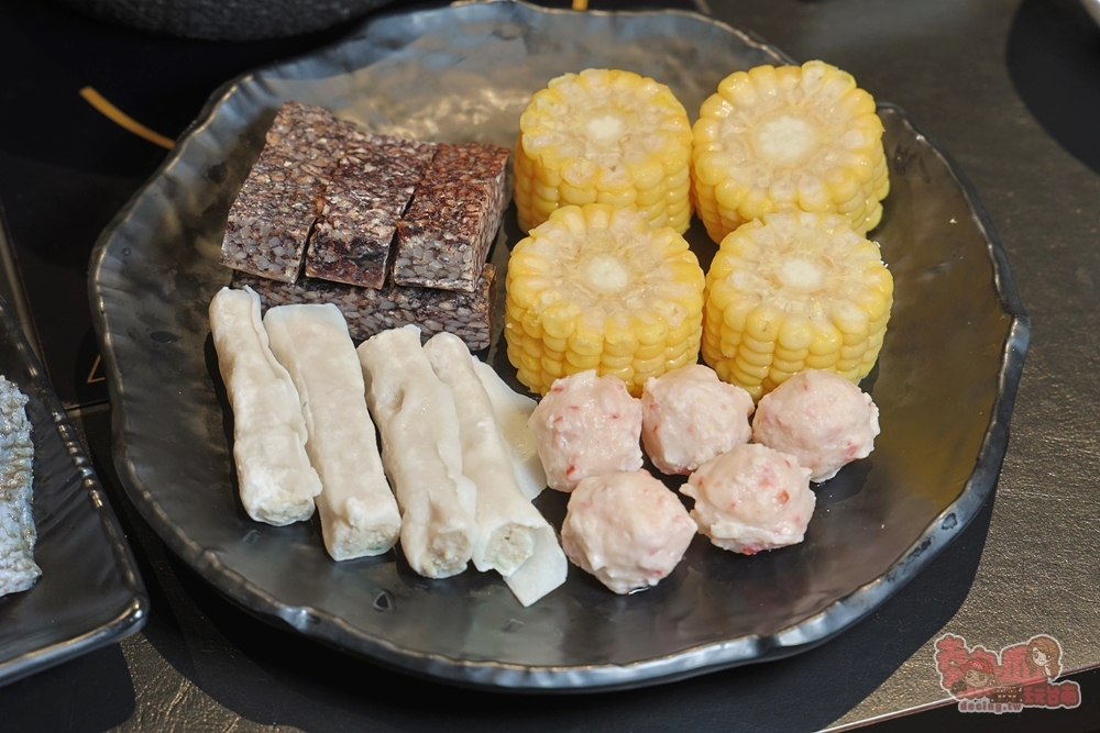 【台南美食】十色鍋物:台南東區超高CP值火鍋, 一人只要249元起,自助吧飲料甜點冰品通通吃到飽~ 【台南美食】十色鍋物:台南東區超高CP值火鍋, 一人只要249元起,自助吧飲料甜點冰品通通吃到飽~