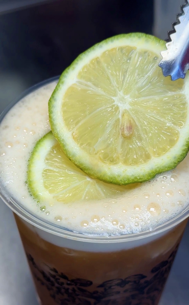 【台南飲料】沃金Tea:超狂飲料店賣起鹹酥雞,必點獨家鴨屎香檸檬茶,神複製港式極致風味~ 【台南飲料】沃金Tea:超狂飲料店賣起鹹酥雞,必點獨家鴨屎香檸檬茶,神複製港式極致風味~