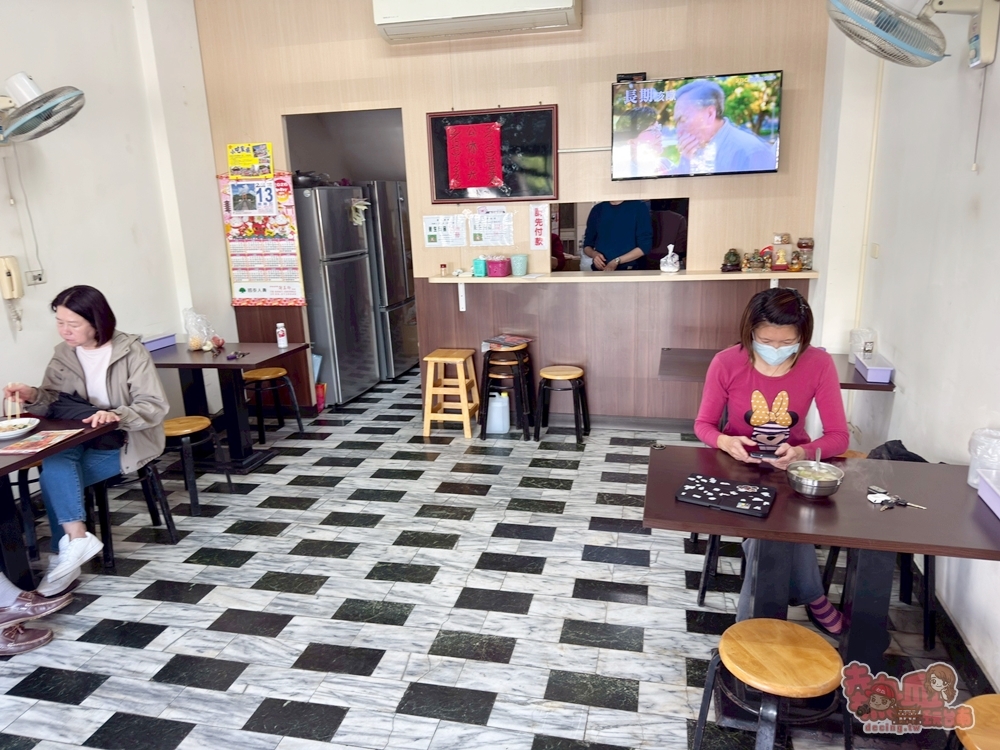 【台南美食】明卿蝦仁飯回歸!在地人狂推的蝦仁飯,炒烏龍麵和意麵都超好吃~ 【台南美食】明卿蝦仁飯回歸!在地人狂推的蝦仁飯,炒烏龍麵和意麵都超好吃~