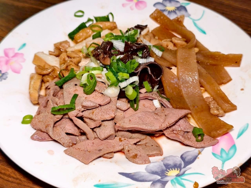 【台南美食】忠味麵館:藏在東區虎尾寮超人氣榨菜肉絲麵,微辣的湯頭好開胃~ 【台南美食】忠味麵館:藏在東區虎尾寮超人氣榨菜肉絲麵,微辣的湯頭好開胃~