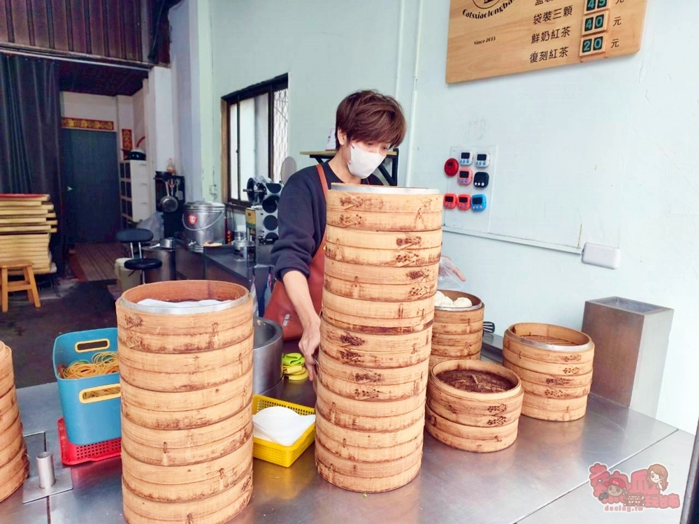 【台南美食】貓舌頭小籠包:隱藏在鐵皮屋內的厚皮小籠包,清晨6點就開賣,紅豆小籠包讓人驚豔~ 【台南美食】貓舌頭小籠包:隱藏在鐵皮屋內的厚皮小籠包,清晨6點就開賣,紅豆小籠包讓人驚豔~