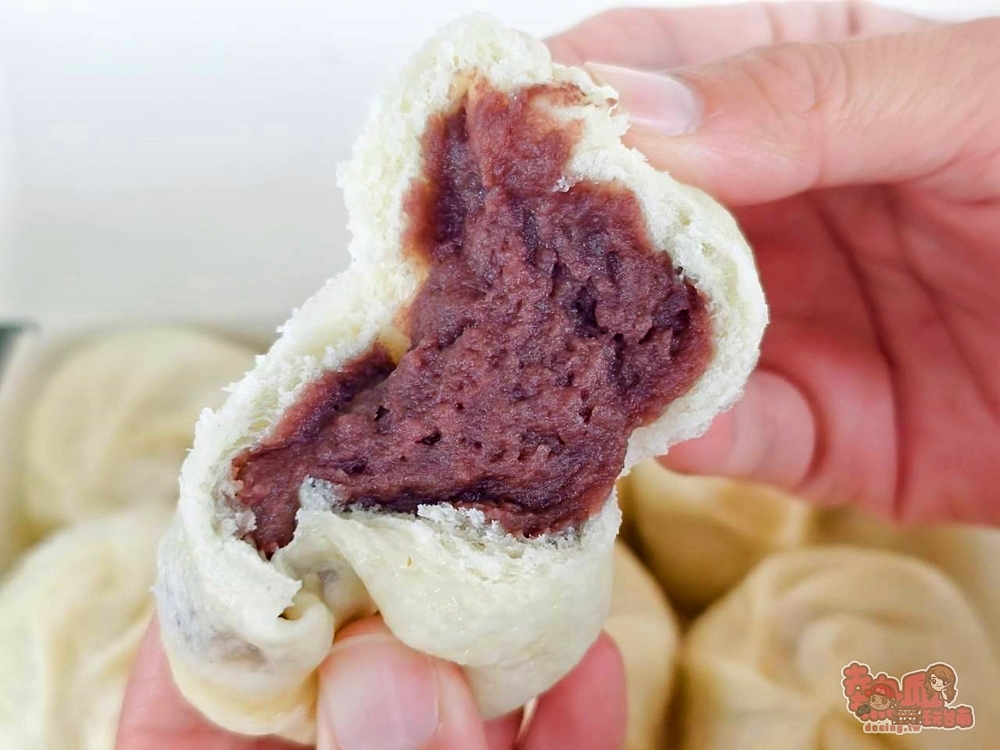 【台南美食】貓舌頭小籠包:隱藏在鐵皮屋內的厚皮小籠包,清晨6點就開賣,紅豆小籠包讓人驚豔~ 【台南美食】貓舌頭小籠包:隱藏在鐵皮屋內的厚皮小籠包,清晨6點就開賣,紅豆小籠包讓人驚豔~