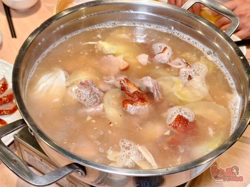 【台南美食】福來小棧沙茶爐:獨創一鴨三吃尬沙茶爐,少見以古早味西瓜綿入味鴨肉鍋,梅汁香酥鴨更是我的愛~ 【台南美食】福來小棧沙茶爐:獨創一鴨三吃尬沙茶爐,少見以古早味西瓜綿入味鴨肉鍋,梅汁香酥鴨更是我的愛~