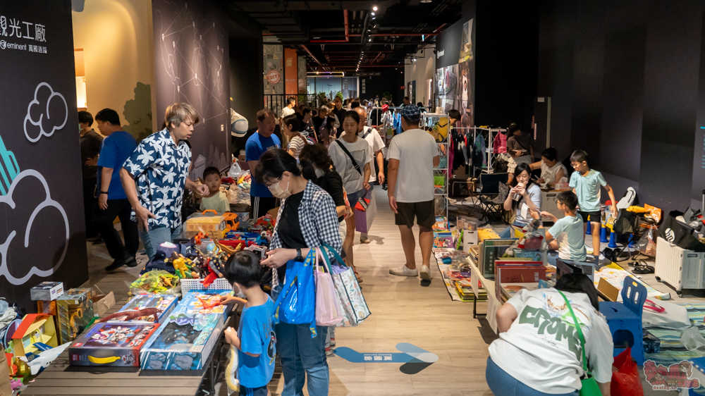 【台南活動】2026童趣萬國x狂歡派對:重返80年代玩復古小遊戲,小老闆當家市集,行李箱時空隧道~ 【台南活動】2026童趣萬國x狂歡派對:重返80年代玩復古小遊戲,小老闆當家市集,行李箱時空隧道~