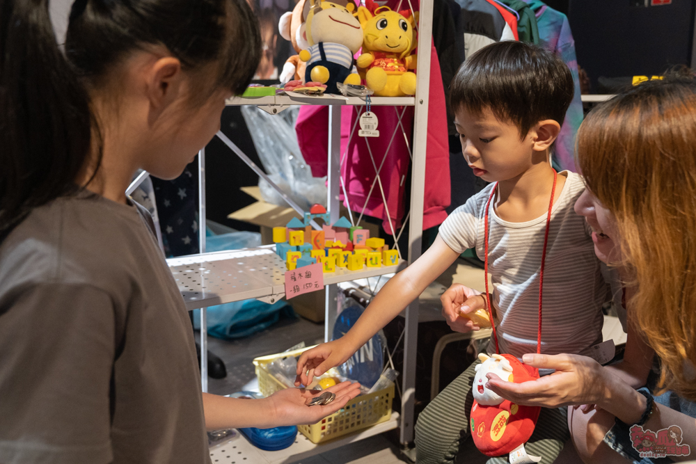 【台南活動】2026童趣萬國x狂歡派對:重返80年代玩復古小遊戲,小老闆當家市集,行李箱時空隧道~ 【台南活動】2026童趣萬國x狂歡派對:重返80年代玩復古小遊戲,小老闆當家市集,行李箱時空隧道~
