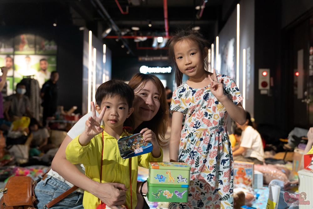 【台南活動】2026童趣萬國x狂歡派對:重返80年代玩復古小遊戲,小老闆當家市集,行李箱時空隧道~ 【台南活動】2026童趣萬國x狂歡派對:重返80年代玩復古小遊戲,小老闆當家市集,行李箱時空隧道~
