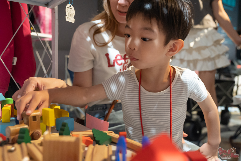 【台南活動】2026童趣萬國x狂歡派對:重返80年代玩復古小遊戲,小老闆當家市集,行李箱時空隧道~ 【台南活動】2026童趣萬國x狂歡派對:重返80年代玩復古小遊戲,小老闆當家市集,行李箱時空隧道~