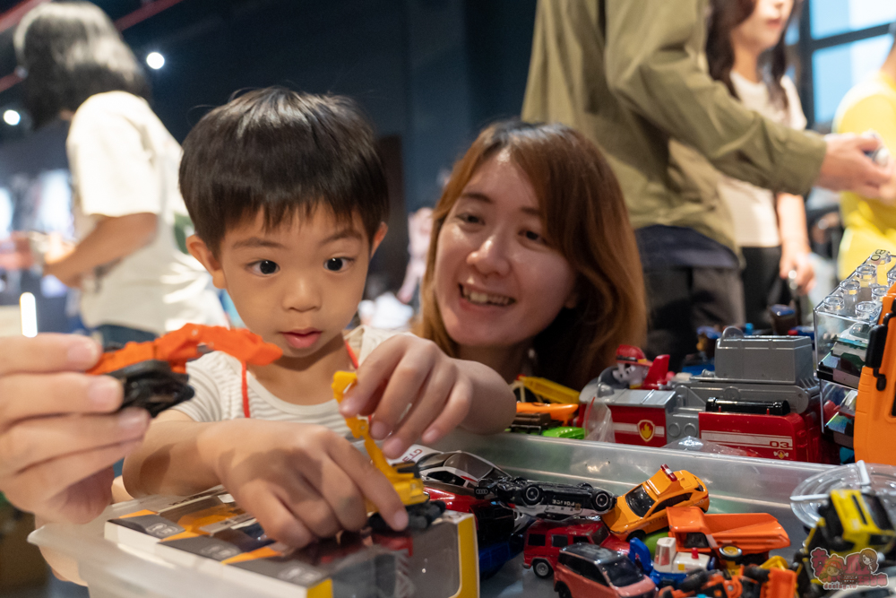 【台南活動】2026童趣萬國x狂歡派對:重返80年代玩復古小遊戲,小老闆當家市集,行李箱時空隧道~ 【台南活動】2026童趣萬國x狂歡派對:重返80年代玩復古小遊戲,小老闆當家市集,行李箱時空隧道~