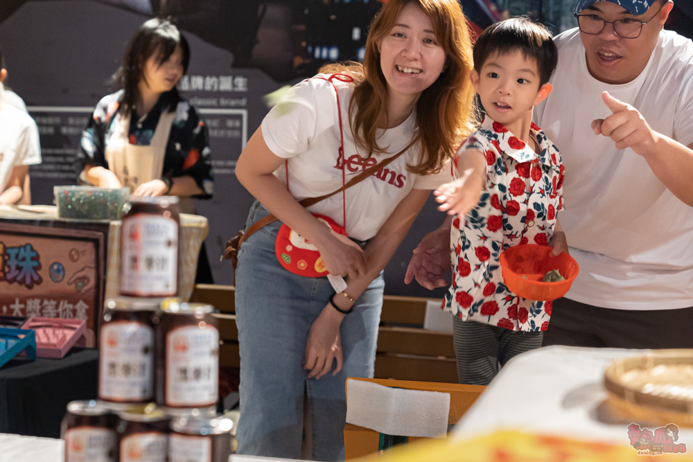 【台南活動】2026童趣萬國x狂歡派對:重返80年代玩復古小遊戲,小老闆當家市集,行李箱時空隧道~ 【台南活動】2026童趣萬國x狂歡派對:重返80年代玩復古小遊戲,小老闆當家市集,行李箱時空隧道~