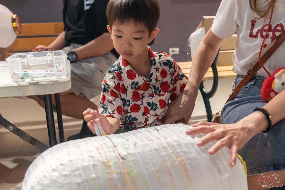 【台南活動】2026童趣萬國x狂歡派對:重返80年代玩復古小遊戲,小老闆當家市集,行李箱時空隧道~ 【台南活動】2026童趣萬國x狂歡派對:重返80年代玩復古小遊戲,小老闆當家市集,行李箱時空隧道~