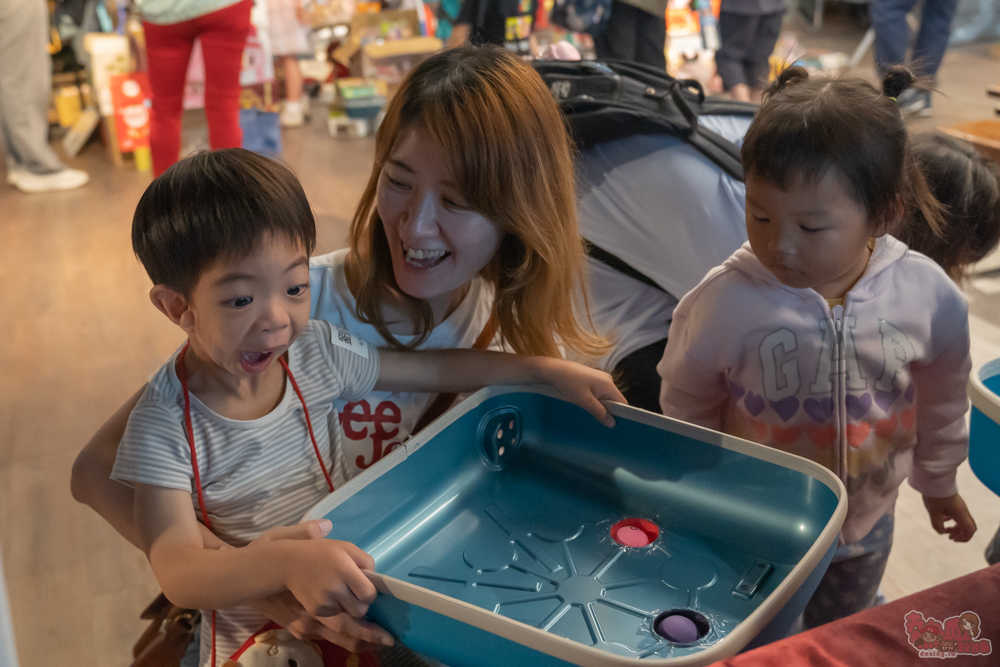 【台南活動】2026童趣萬國x狂歡派對:重返80年代玩復古小遊戲,小老闆當家市集,行李箱時空隧道~ 【台南活動】2026童趣萬國x狂歡派對:重返80年代玩復古小遊戲,小老闆當家市集,行李箱時空隧道~