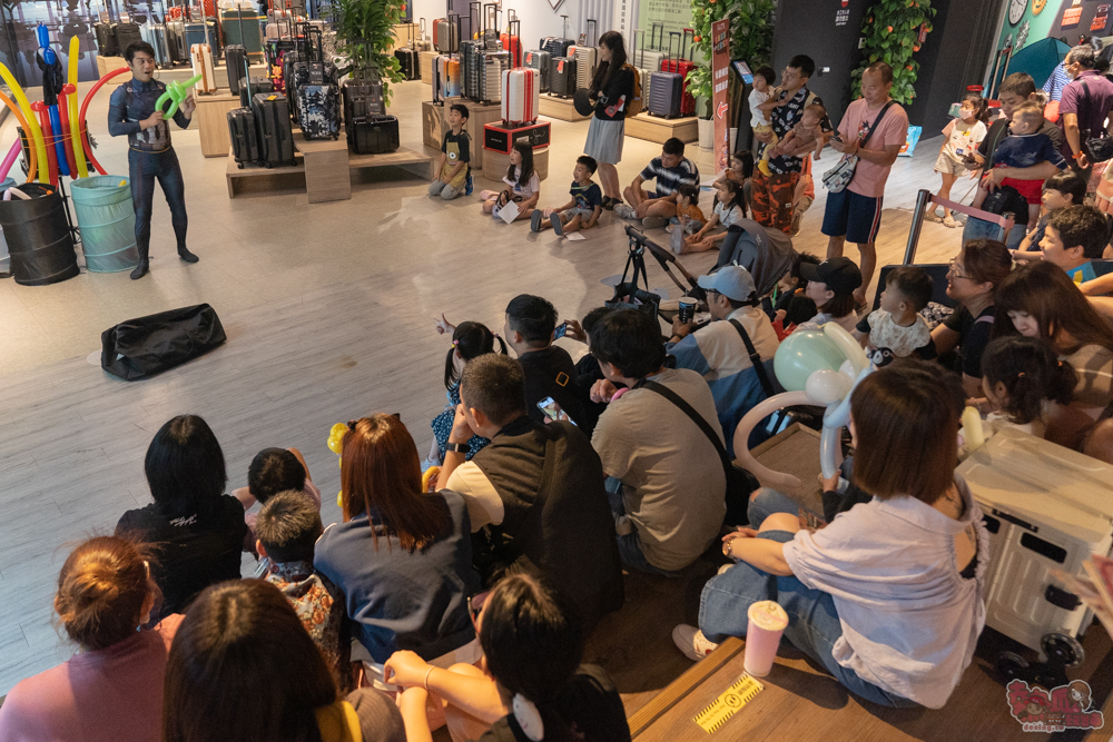 【台南活動】2026童趣萬國x狂歡派對:重返80年代玩復古小遊戲,小老闆當家市集,行李箱時空隧道~ 【台南活動】2026童趣萬國x狂歡派對:重返80年代玩復古小遊戲,小老闆當家市集,行李箱時空隧道~