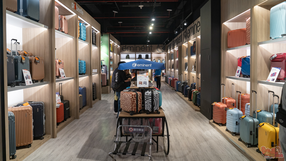 【台南活動】2026童趣萬國x狂歡派對:重返80年代玩復古小遊戲,小老闆當家市集,行李箱時空隧道~ 【台南活動】2026童趣萬國x狂歡派對:重返80年代玩復古小遊戲,小老闆當家市集,行李箱時空隧道~