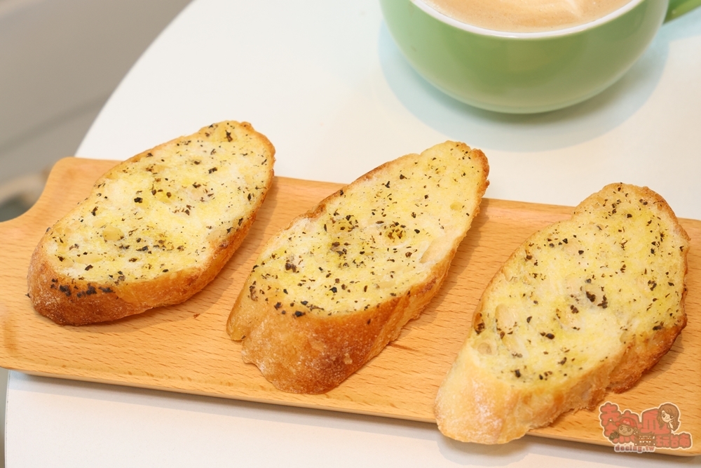 【台南美食】小洋房義式餐廳:隱藏在田園邊的安定小洋房,少見的義大利烤魚料理,整隻鮭魚頭上桌~ 【台南美食】小洋房義式餐廳:隱藏在田園邊的安定小洋房,少見的義大利烤魚料理,整隻鮭魚頭上桌~