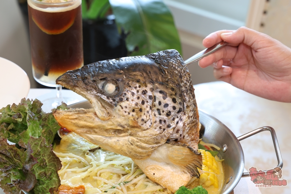 【台南美食】小洋房義式餐廳:隱藏在田園邊的安定小洋房,少見的義大利烤魚料理,整隻鮭魚頭上桌~ 【台南美食】小洋房義式餐廳:隱藏在田園邊的安定小洋房,少見的義大利烤魚料理,整隻鮭魚頭上桌~