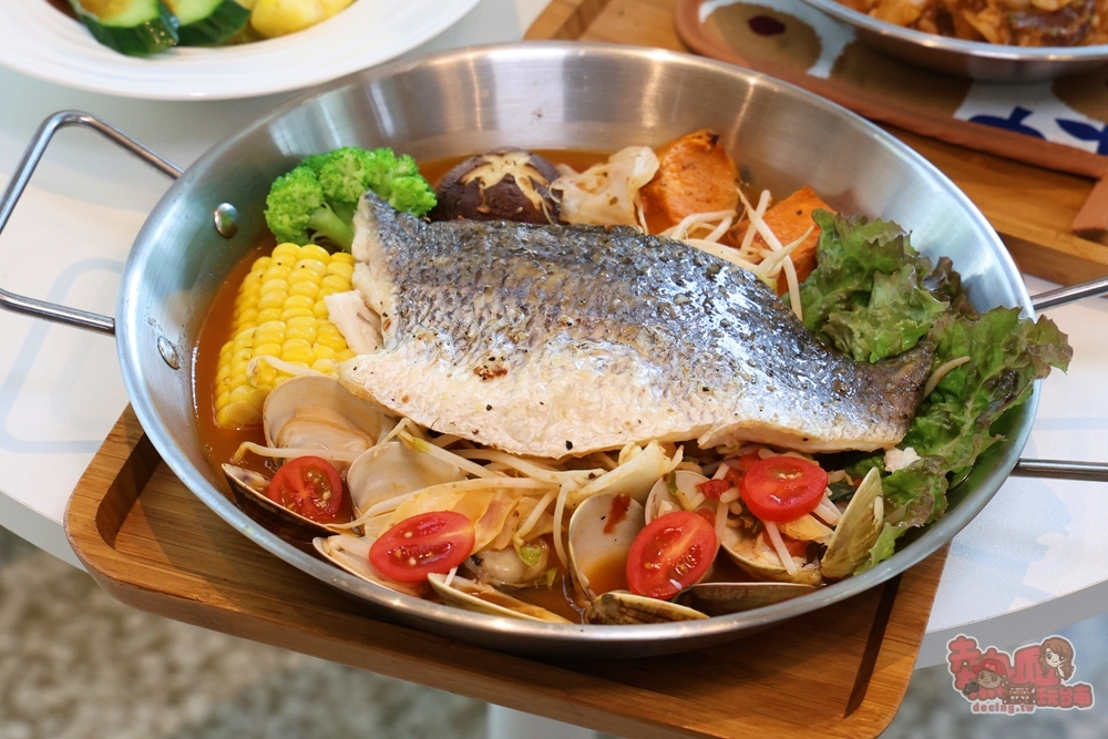 【台南美食】小洋房義式餐廳:隱藏在田園邊的安定小洋房,少見的義大利烤魚料理,整隻鮭魚頭上桌~ 【台南美食】小洋房義式餐廳:隱藏在田園邊的安定小洋房,少見的義大利烤魚料理,整隻鮭魚頭上桌~